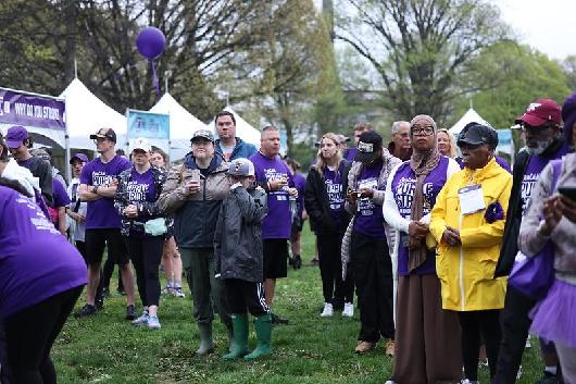 Team - Hands Up Chin Tuck